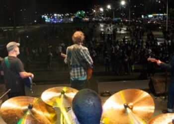 Pôr do Som e Vem Pro Som somam 17 apresentações nesta semana em Caraguatatuba