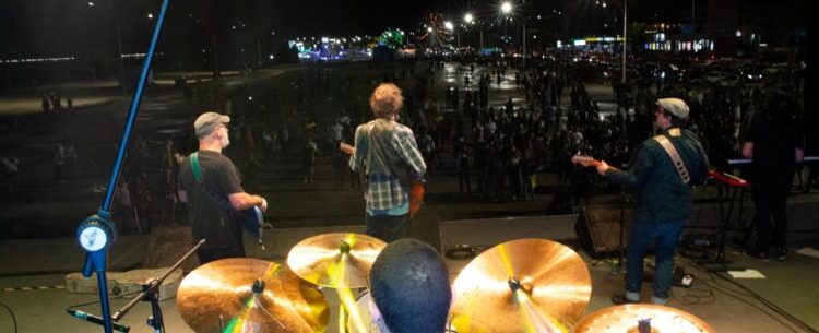 Pôr do Som e Vem Pro Som somam 17 apresentações nesta semana em Caraguatatuba