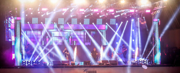Final de semana consolida CARAGUÁ TÁ SHOW como principal evento musical do Litoral Norte e região