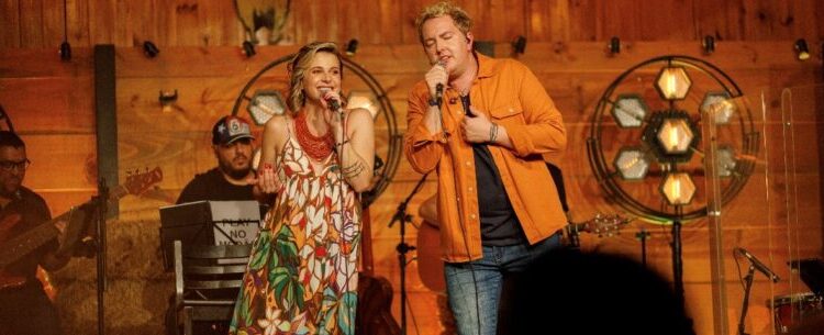 CARAGUÁ TÁ SHOW: Play No Modão toca na Praça da Cultura nesta terça-feira