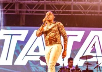 Tatau abre Caraguá Tá Show com toda energia do carnaval da Bahia