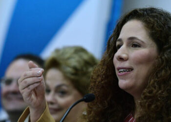 Esther Dweck defende Estado eficiente para combater desigualdades