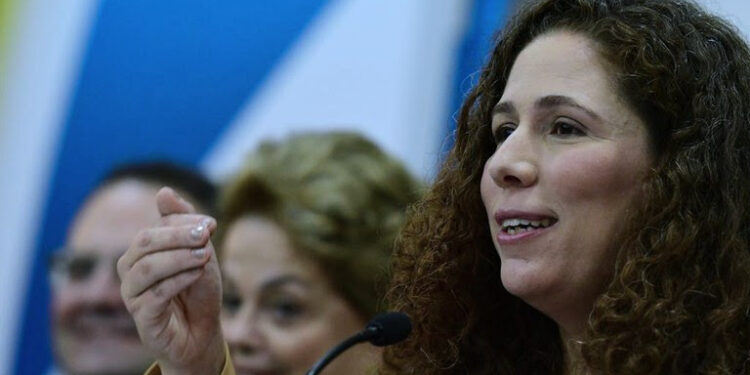 Esther Dweck defende Estado eficiente para combater desigualdades