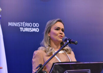 Turismo gera desenvolvimento econômico e social, diz Daniela Carneiro na transmissão de cargo