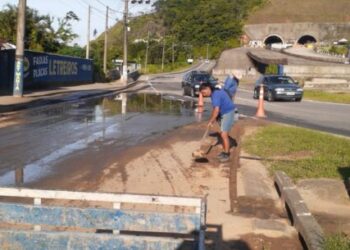 Prefeitura de Caraguatatuba continua ações de limpeza e reparos de Norte a Sul da cidade