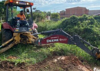 Prefeitura de Caraguatatuba continua instalação de novos tubos para melhorar drenagem nos bairros