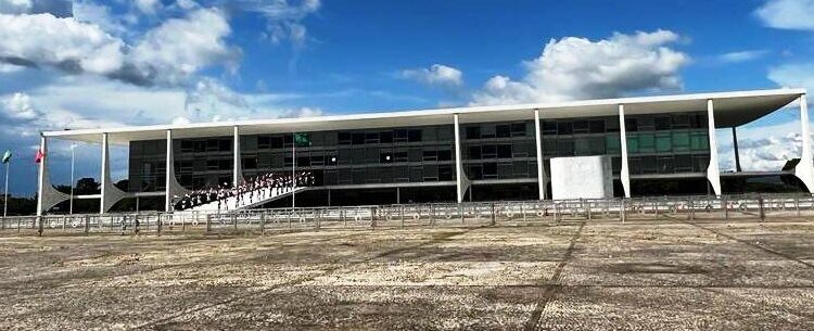 Prefeito de Caraguatatuba visita Brasília e busca recursos junto ao Governo Federal