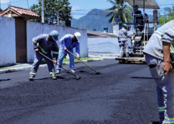 Caraguá em Obras: mais ruas do Perequê-Mirim e Travessão recebem pavimentação