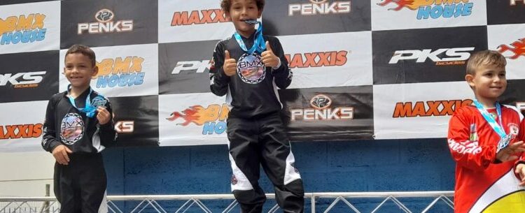 Equipe de BMX de Caraguatatuba conquista nove medalhas na Copa Penks Brasil 2023