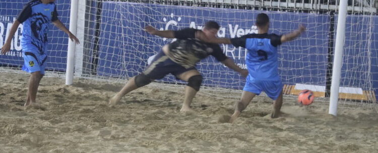 Rio do Ouro, A.E. Grêmio, Morro do Chocolate F.C. e Lion F.C. disputam as semifinais do Campeonato de Beach Soccer