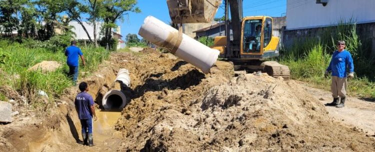 Prefeitura de Caraguatatuba inicia instalação de novos de tubos para drenagem em vários bairros