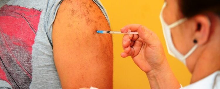 Caraguatatuba inicia aplicação da vacina bivalente contra Covid-19 a partir de terça-feira