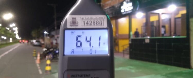 Prefeitura de Caraguatatuba flagra perturbação de sossego e ônibus de turismo irregular durante fiscalização