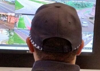 COI de Caraguatatuba identifica veículo de foragido da Justiça e comunica Polícia Rodoviária