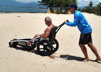 Programa Praia Acessível de Caraguatatuba funciona todos os dias do Carnaval