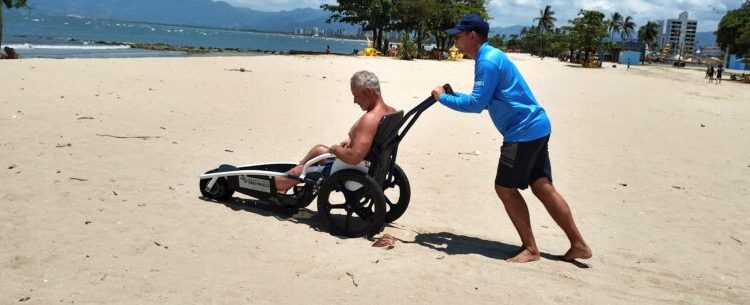 Programa Praia Acessível de Caraguatatuba funciona todos os dias do Carnaval