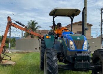 Mutirão de limpeza da Prefeitura de Caraguatatuba chega a novos bairros