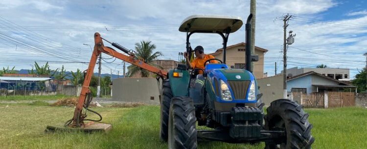 Mutirão de limpeza da Prefeitura de Caraguatatuba chega a novos bairros