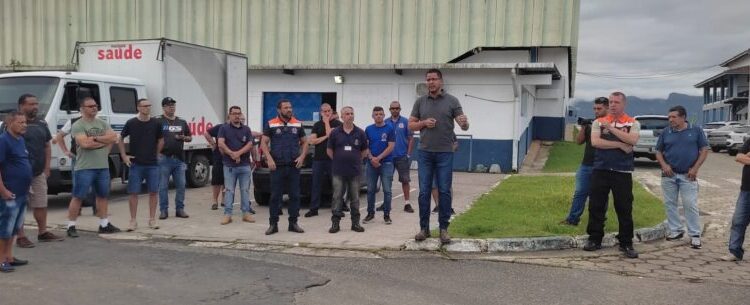 Prefeito Aguilar Junior reúne equipe para atendimento às vítimas das chuvas nos bairros