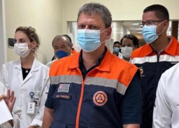 Governador e Prefeito Aguilar Junior acompanham atendimento de vítimas das chuvas no Hospital Regional em Caraguatatuba