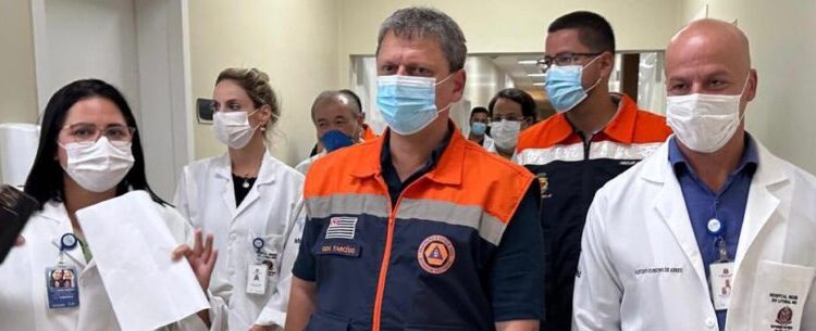 Governador e Prefeito Aguilar Junior acompanham atendimento de vítimas das chuvas no Hospital Regional em Caraguatatuba