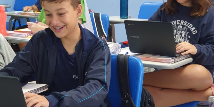 Instituto Educacional e Cultural Paideia e Conexia renovam parceria e seguem revolucionando o ensino da Língua Inglesa