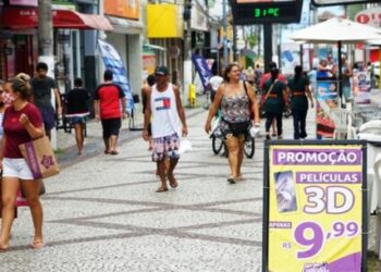 Comércios e serviços impulsionam contratações e Caraguatatuba termina 2022 com quase 400 vagas de emprego