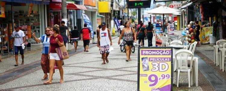 Comércios e serviços impulsionam contratações e Caraguatatuba termina 2022 com quase 400 vagas de emprego