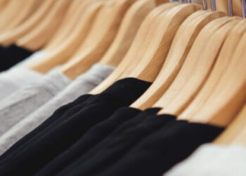 Caraguatatuba reforça doações de roupas masculinas para Casas de Passagem