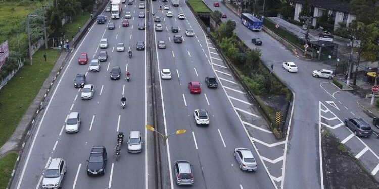 Mais de 5,4 milhões de veículos devem deixar a Capital pelas principais rodovias neste Carnaval