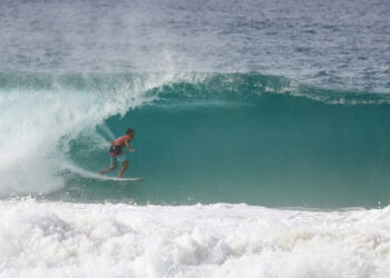CONTAGEM REGRESSIVA PARA A VOLTA DO HANG LOOSE PRO CONTEST EM FERNANDO DE NORONHA