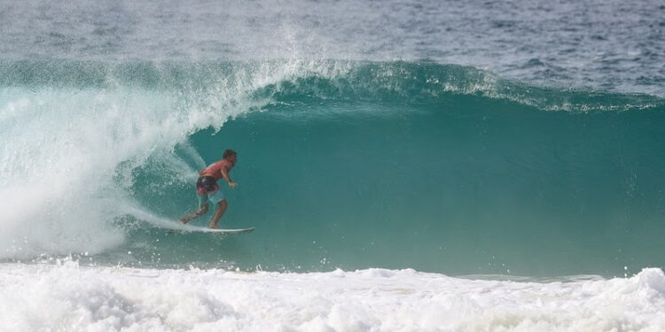 CONTAGEM REGRESSIVA PARA A VOLTA DO HANG LOOSE PRO CONTEST EM FERNANDO DE NORONHA