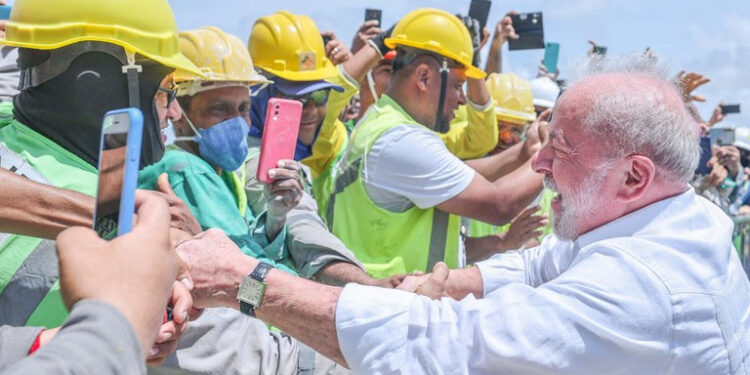 Presidente anuncia salário mínimo de R＄ 1.320 a partir de maio e isenção do IR para quem recebe até R＄ 2.640