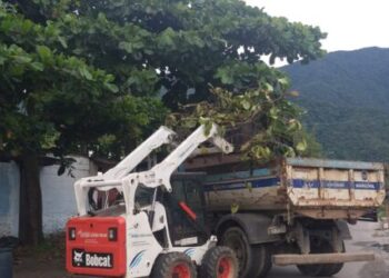 Prefeitura de Caraguatatuba executa Bota Fora e limpeza do Rio Gracuí na Região Norte