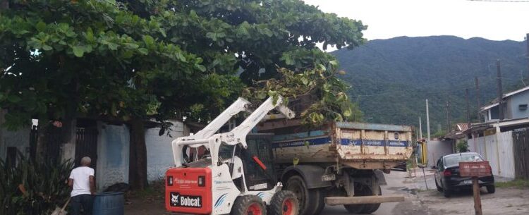 Prefeitura de Caraguatatuba executa Bota Fora e limpeza do Rio Gracuí na Região Norte