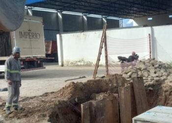 Obras contra enchentes: aduelas são instaladas para vazão de águas do Córrego Itororó, no Perequê-Mirim