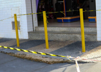 Obras da calçada acessível continuam na região central de Caraguatatuba