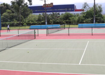 Prefeitura de Caraguatatuba reforma campos e quadras society, de tênis e beach tennis