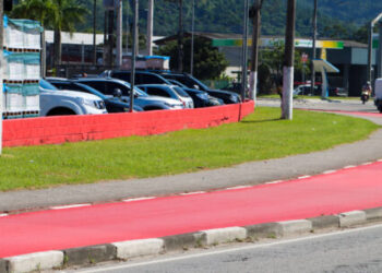 Prefeitura inicia sinalização horizontal nas obras de reforma e revitalização da 1ª fase da nova ciclovia
