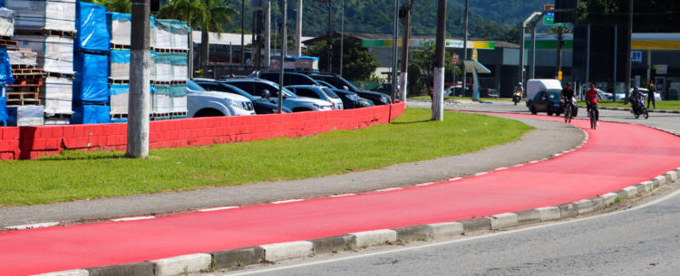 Prefeitura inicia sinalização horizontal nas obras de reforma e revitalização da 1ª fase da nova ciclovia