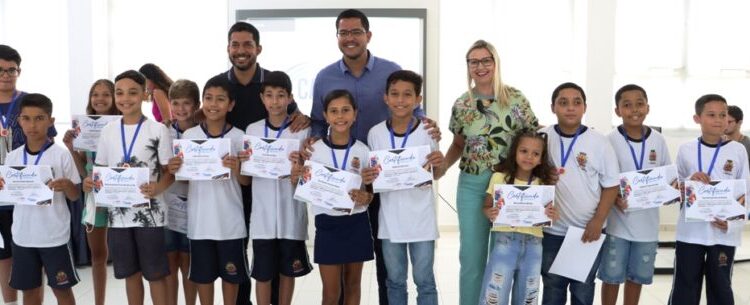 Alunos de escolas municipais de Caraguatatuba são premiados na Olimpíada Brasileira de Matemática e Astronomia