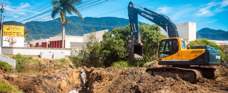 Caraguá em Obras: Prefeitura realiza intervenções no Córrego Itororó na Região Sul