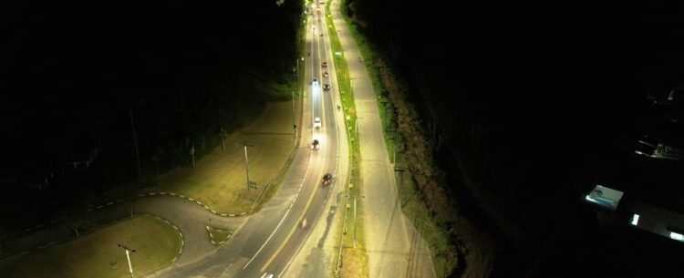Rodovia que dá acesso ao bairro Jetuba recebe iluminação em LED