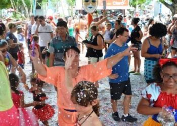 CARNABRIL terá desfile de blocos, matinê e Baile de Antigamente