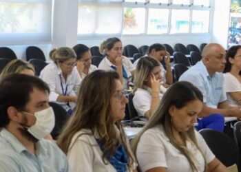 Profissionais de saúde de Caraguatatuba são capacitados sobre vigilância das paralisias flácidas agudas