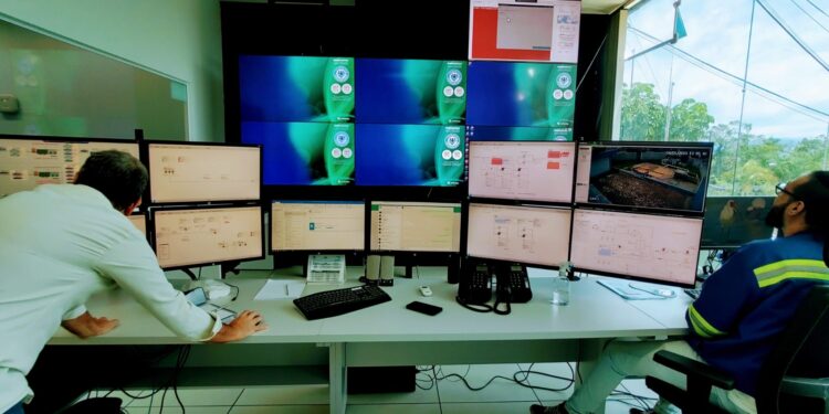 *Centro de Controle Operacional da Sabesp monitora em tempo real sistemas de água e esgotono Litoral Norte*   