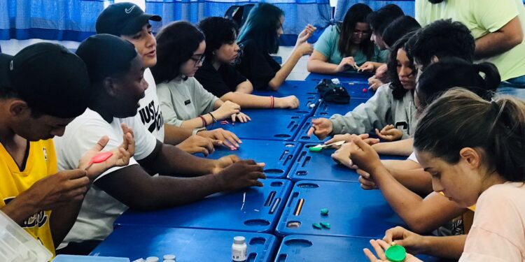 Em parceria com Grupo Ubuntu, alunos da rede municipal seguem a todo vapor na confecção das ‘Caixas de Saberes e Fazeres’