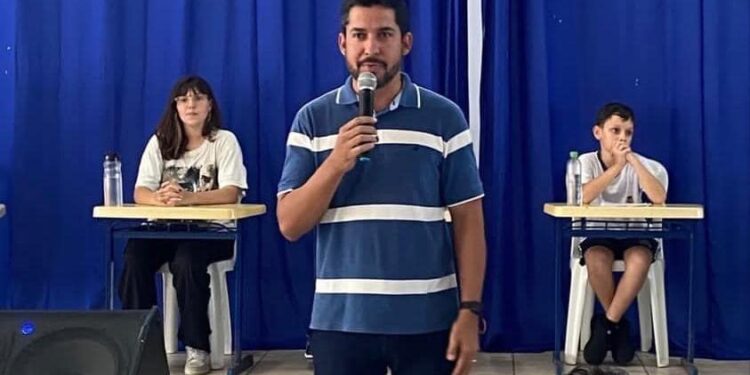 Alunos da EMEF Maria Aparecida de Carvalho promovem debate com candidatos à Câmara Jovem