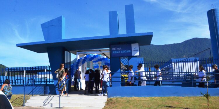 Caraguatatuba inaugura 11ª unidade escolar em sete anos