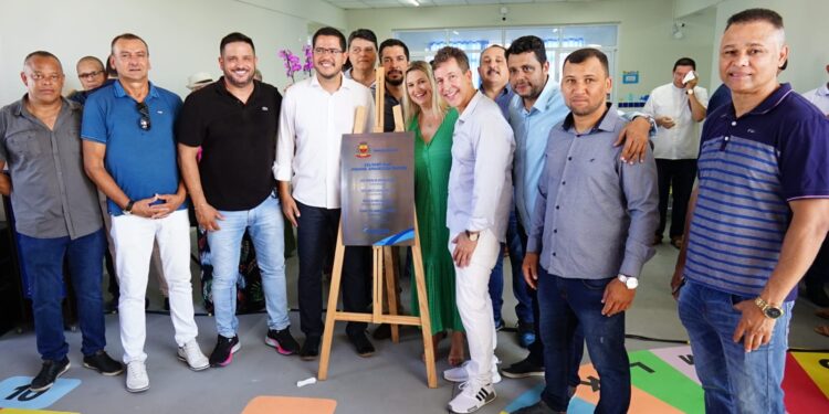 Bairro do Golfinhos ganha nova unidade escolar e vereadores participam de evento 